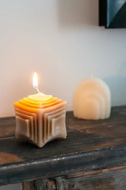 Cristina Oria Velas^Vela Cuadrada Con Relieve