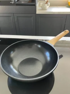 Cristina Oria Sartenes, Ollas Y Cacerolas^Wok Negro Con Mango De Madera 28 Cm